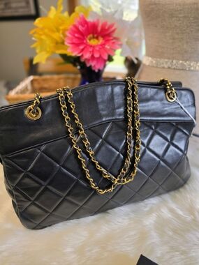 CHANEL XL Jumbo Quilted Diamond Stitch Lambskin Shoulder Bag with Gold Hardware